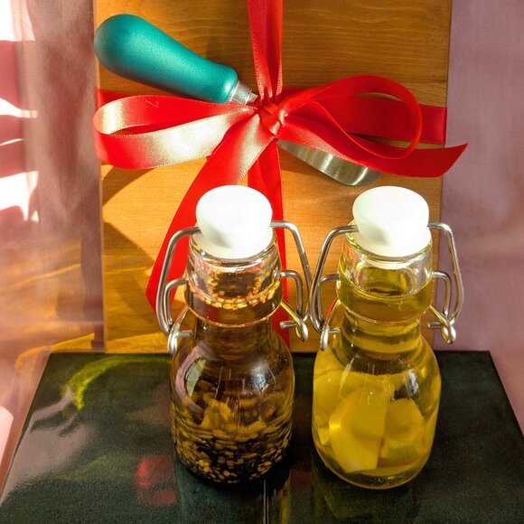 Mini Charcuterie Board with Cheese Knife & Olive Oil (Gift Set) - Picture 2 of 3